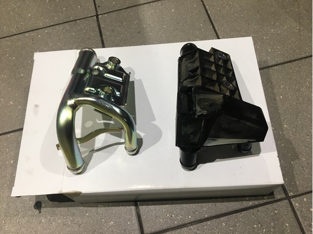 Flange do sistema de esfriamento (união em T) SH2015290A Mazda