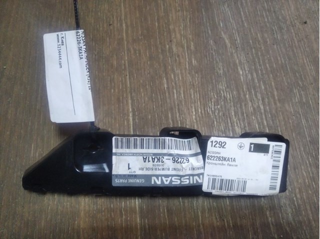 622263KA1A Nissan/Infiniti Consola externa direita do pára-choque dianteiro