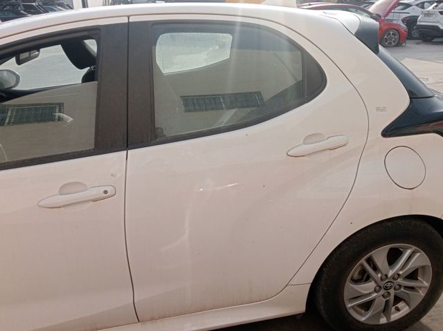 Compre 67004K0060 Toyota Porta traseira esquerda