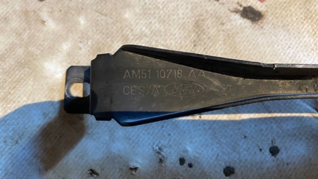 Compre AM5110718AA Ford Fixação (suporte) de bateria recarregável