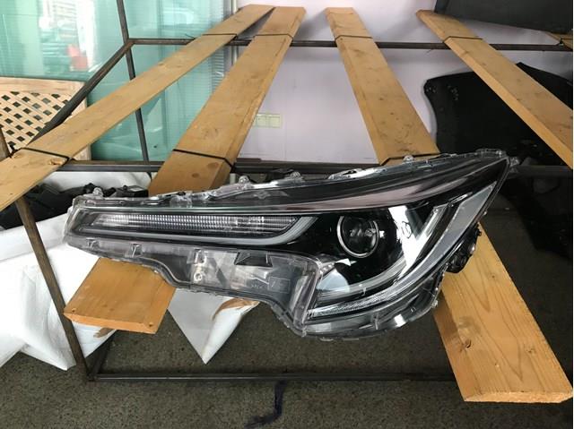 Luz esquerda 8115002S70 Toyota
