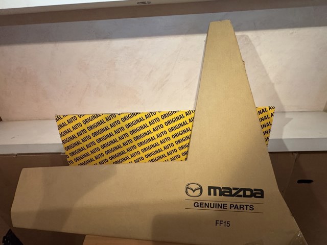 Pára-lama dianteiro direito DFR552110 Mazda