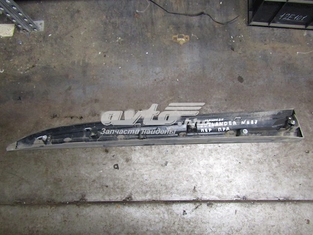 5727A484 Mitsubishi Moldura da porta dianteira direita
