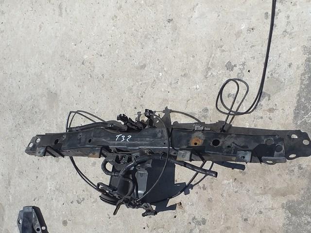 625114CE0A Nissan/Infiniti Suporte superior do radiador (painel de montagem de fixação das luzes)