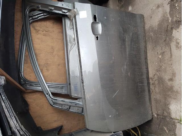 Porta dianteira esquerda General Motors 13330765
