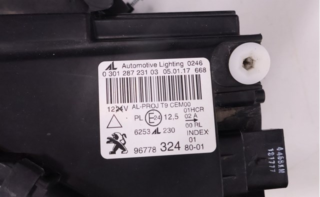 Luz esquerda Peugeot/Citroen 9677832480