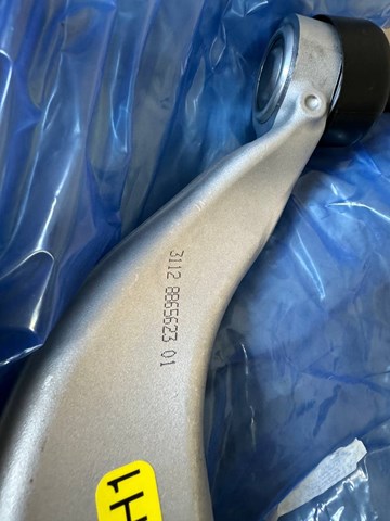 31108865623 BMW Braço oscilante inferior esquerdo de suspensão dianteira