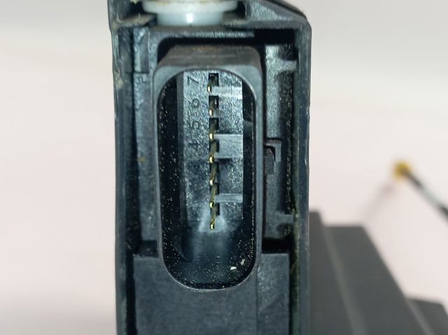 Fecho da porta traseira esquerda 9826126080 Peugeot/Citroen