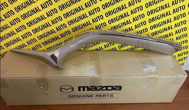Moldura de grelha do radiador esquerdo Mazda KB8A507K1B