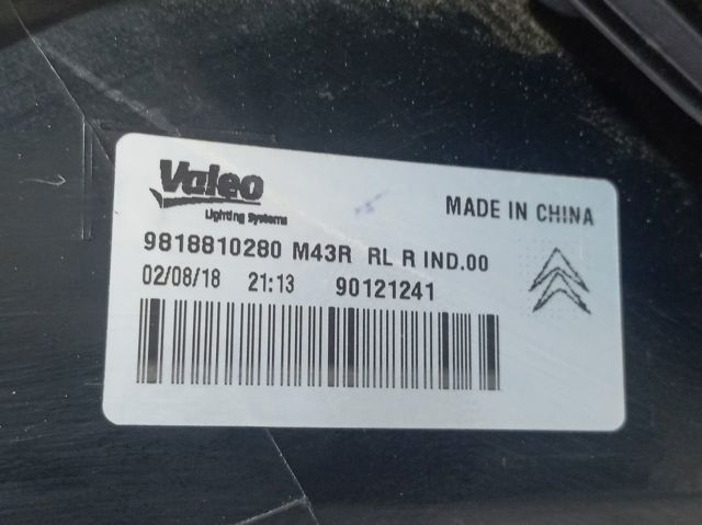 Compre 9818810280 Peugeot/Citroen Lanterna traseira direita