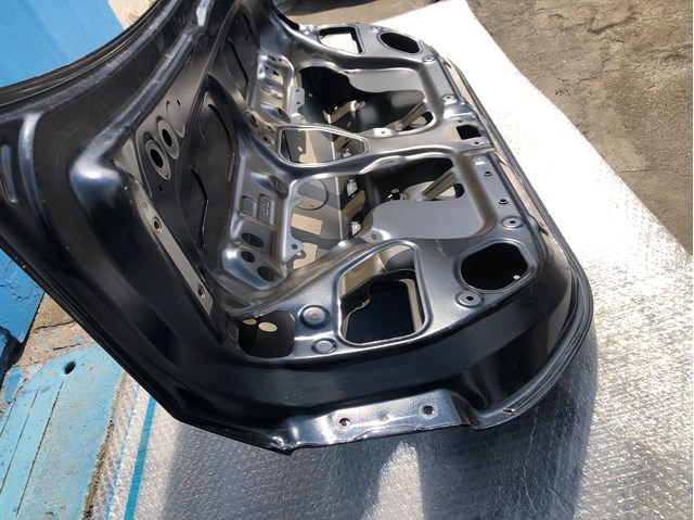 Compre 6440102A31 Toyota Tampa de porta-malas