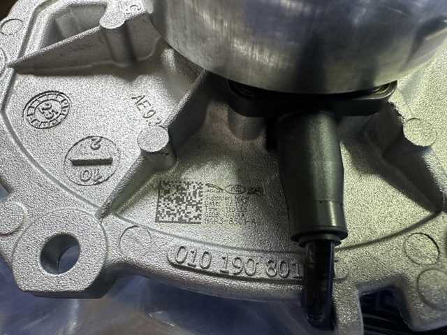 Bomba de água (bomba) de esfriamento Land Rover 122123458 preço, a partir de 228,09 USD