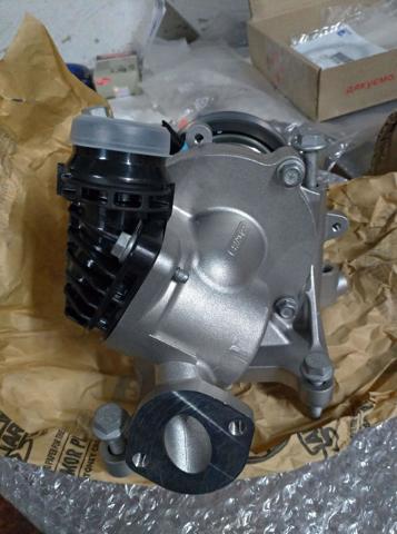 Bomba de água (bomba) de esfriamento General Motors 55502819