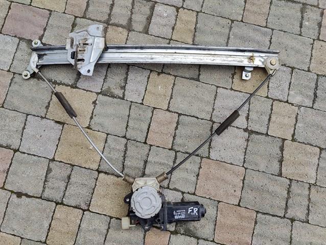 Mecanismo de acionamento de vidro da porta dianteira direita Mitsubishi MB517476