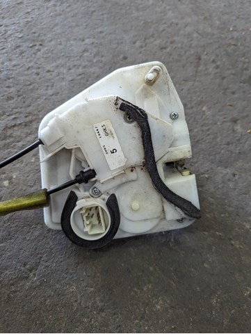  Fecho da porta dianteira esquerda Mazda 6 sedan (GJ, GL) (2012 - 2023) 