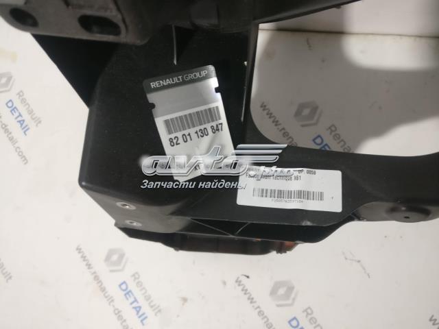 Suporte do radiador montado (painel de montagem de fixação das luzes) 8201130847 Renault (RVI)