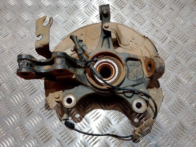 Proteção do freio de disco dianteiro direito 9806779480 Peugeot/Citroen