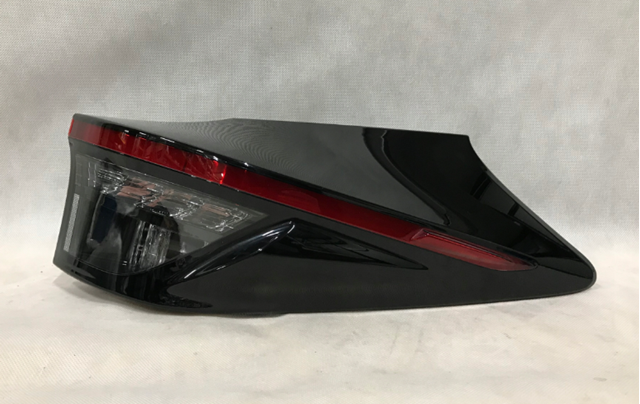 815500DE20 Toyota Lanterna traseira direita externa