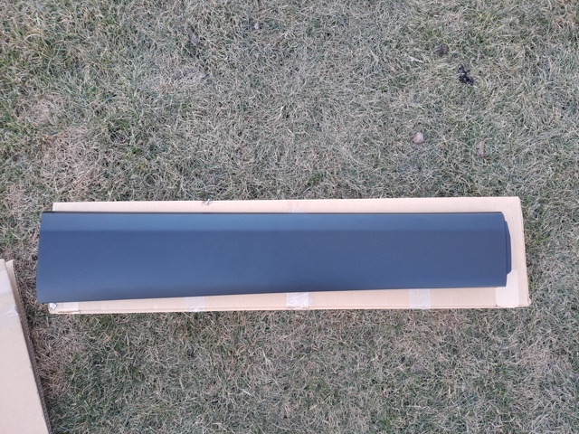 Compre DFR551RB0B Mazda Moldura da porta dianteira esquerda inferior