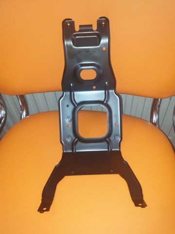 1676265300 Mercedes Suporte do radiador vertical (painel de montagem de fixação das luzes)
