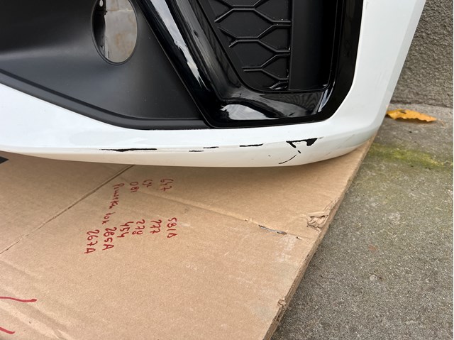 Compre 8W0807065BEGRU VAG Pára-choque dianteiro