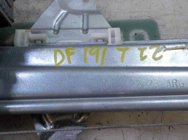 Mecanismo de acionamento de vidro da porta traseira esquerda 9802581880 Peugeot/Citroen