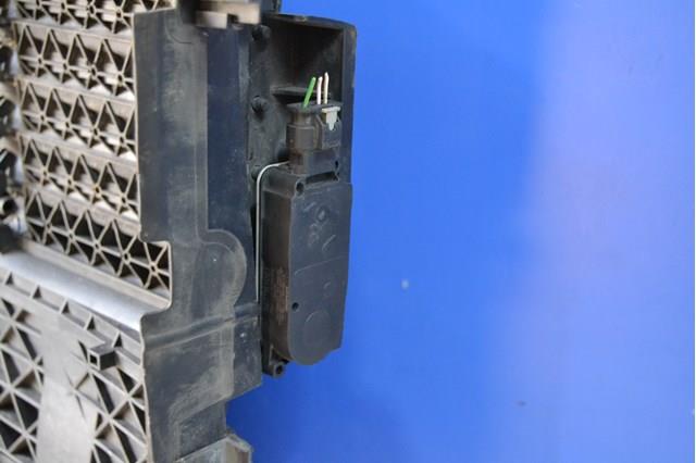 Perciana do radiador de esfriamento Peugeot/Citroen 9817002880 preço, a partir de 378,60 USD
