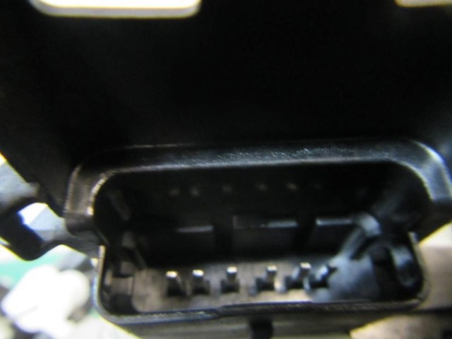 Compre 9819027380 Peugeot/Citroen Fecho da porta dianteira esquerda