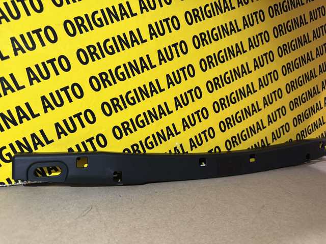 Placa sobreposta central do pára-choque traseiro KB8A50C51A Mazda