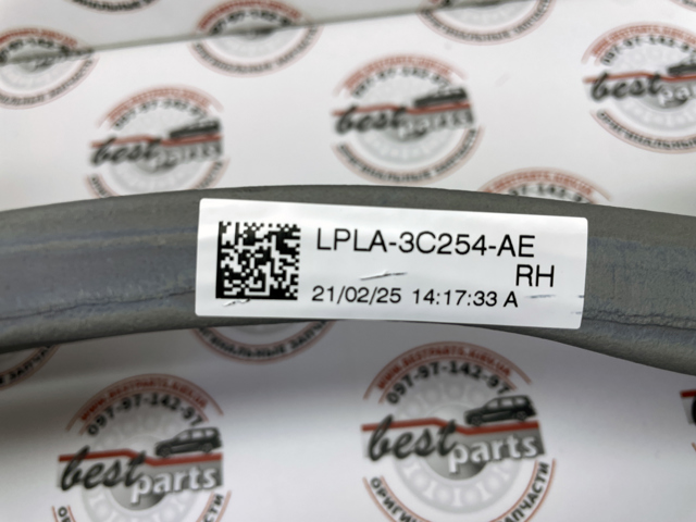 LR175797 Land Rover Braço oscilante inferior direito de suspensão dianteira