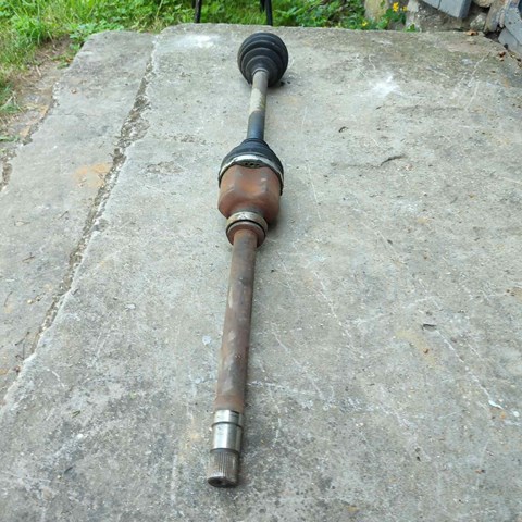 Semieixo (acionador) dianteiro direito Peugeot/Citroen 1614305680