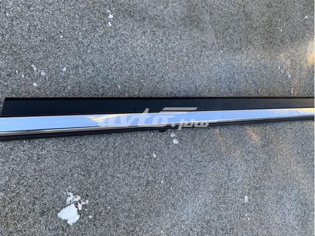 808766FR0A Nissan/Infiniti Moldura da porta dianteira direita inferior