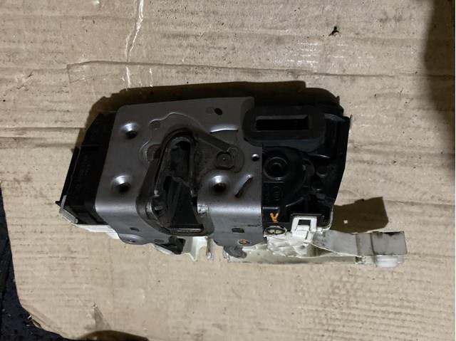 Fecho da porta traseira direita batente Mercedes A9067303935 preço, a partir de 110,86 USD