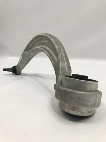Braço oscilante inferior direito de suspensão dianteira VAG 8W0407696A preço, a partir de 139,61 USD