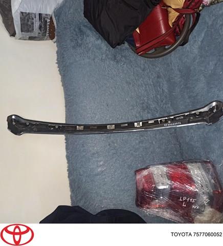 7577060052 Toyota Moldura da capota