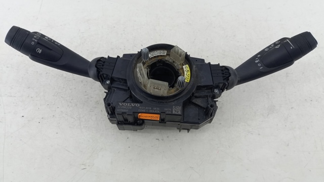 Comutador instalado na coluna da direção, montado Volvo XC40  536