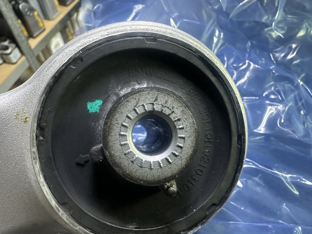 Compre 31108869737 BMW Braço oscilante inferior esquerdo de suspensão dianteira