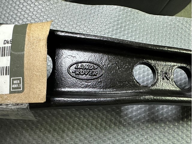 Compre LR078477 Land Rover Braço oscilante inferior direito de suspensão dianteira