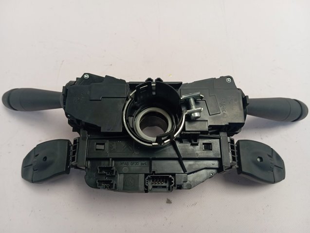 98312609ZD Peugeot/Citroen Comutador direito instalado na coluna da direção