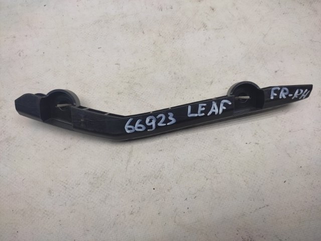 Compre 622243NK0A Nissan/Infiniti Consola do pára-choque dianteiro direito