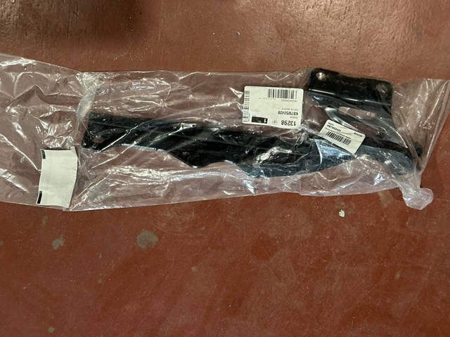 Gozno da capota esquerdo KB7W52420 Mazda