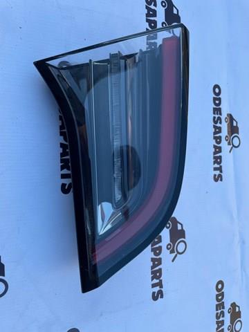 150208800B Tesla Lanterna traseira esquerda interna