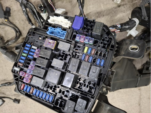 Unidade de dispositivos de segurança para Mazda CX-30  DM