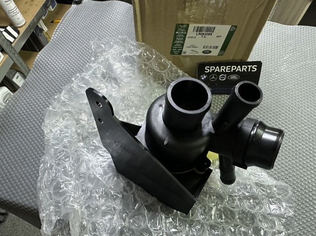  Land Rover LR062085