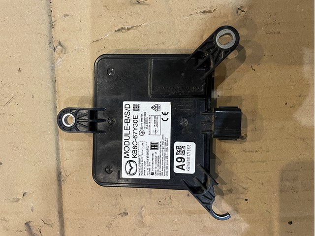 Sensor traseiro de controlo da zona morta Mazda KB8C67Y30E