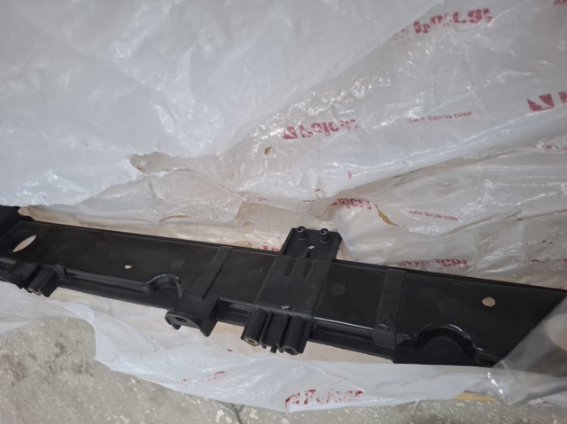 Suporte do radiador montado (painel de montagem de fixação das luzes) Polcar 411304 preço, a partir de 107,66 USD