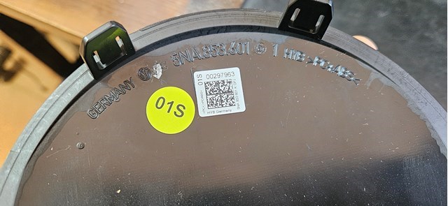 Compre 5NA853601KDPJ VAG Emblema de grelha do radiador
