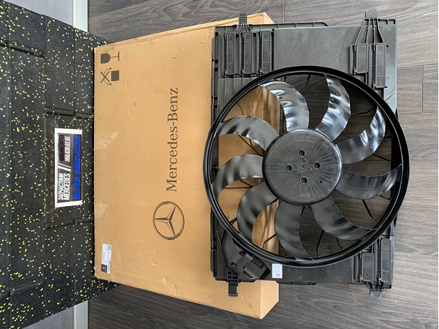A2479069906 Mercedes Difusor do radiador de esfriamento, montado com motor e roda de aletas