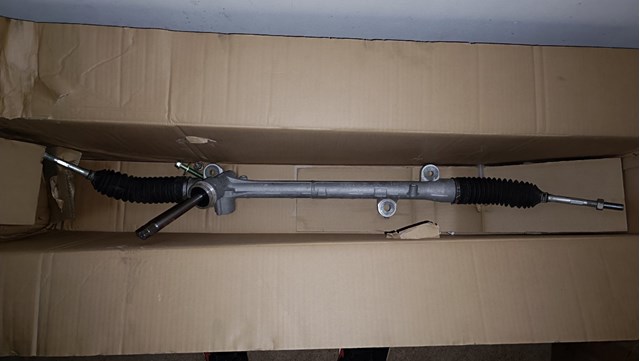 KB7W32110A Mazda Cremalheira da direção