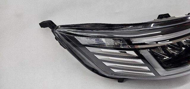 Luz direita 260102899R Renault (RVI)